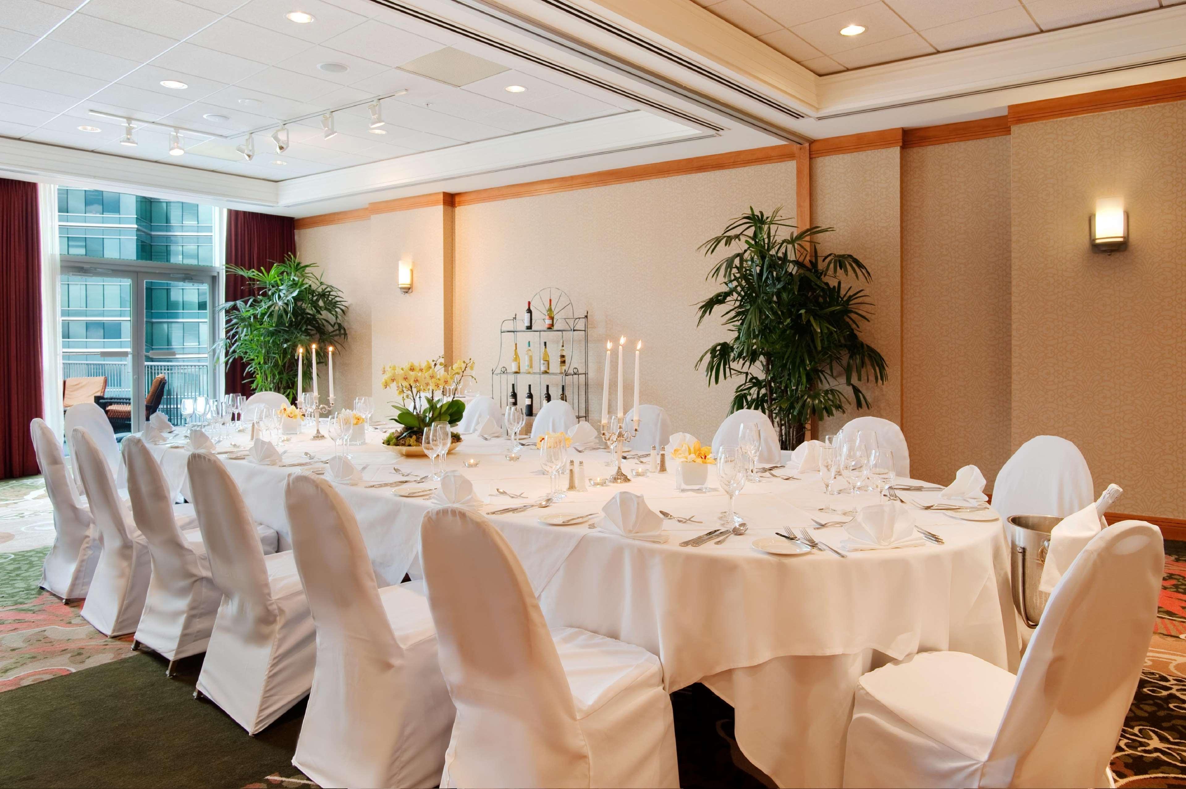Hotel Hilton Vancouver Metrotown 4*