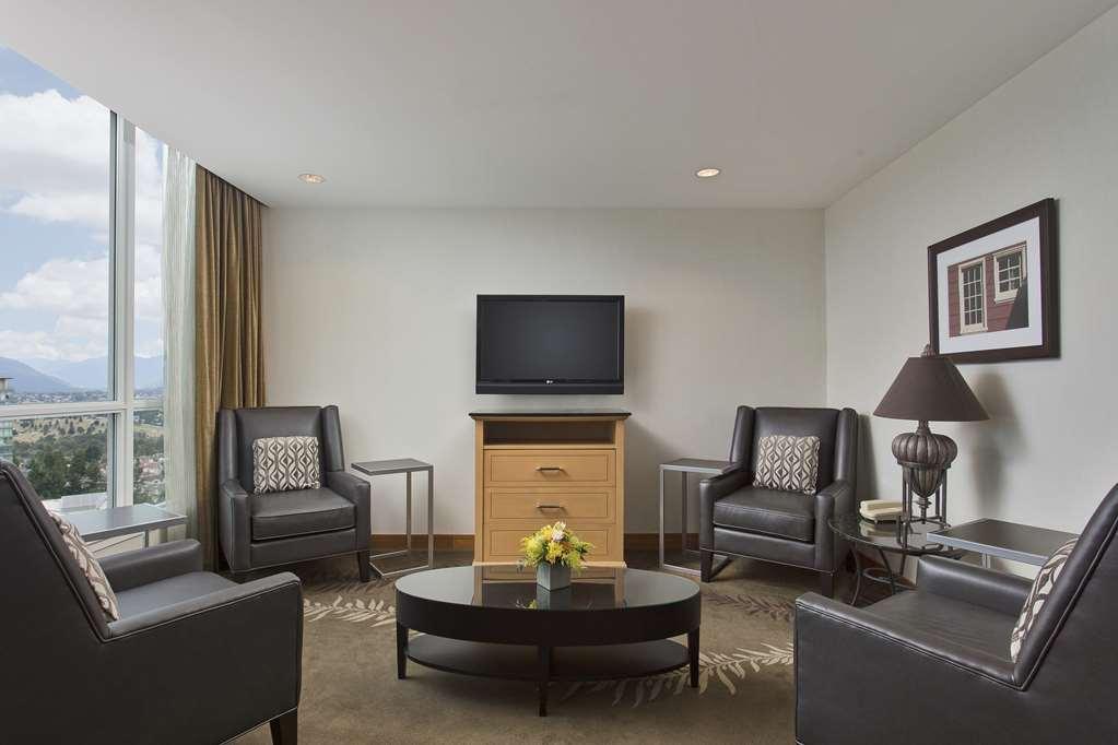 Hilton Vancouver Metrotown Hotel 4*