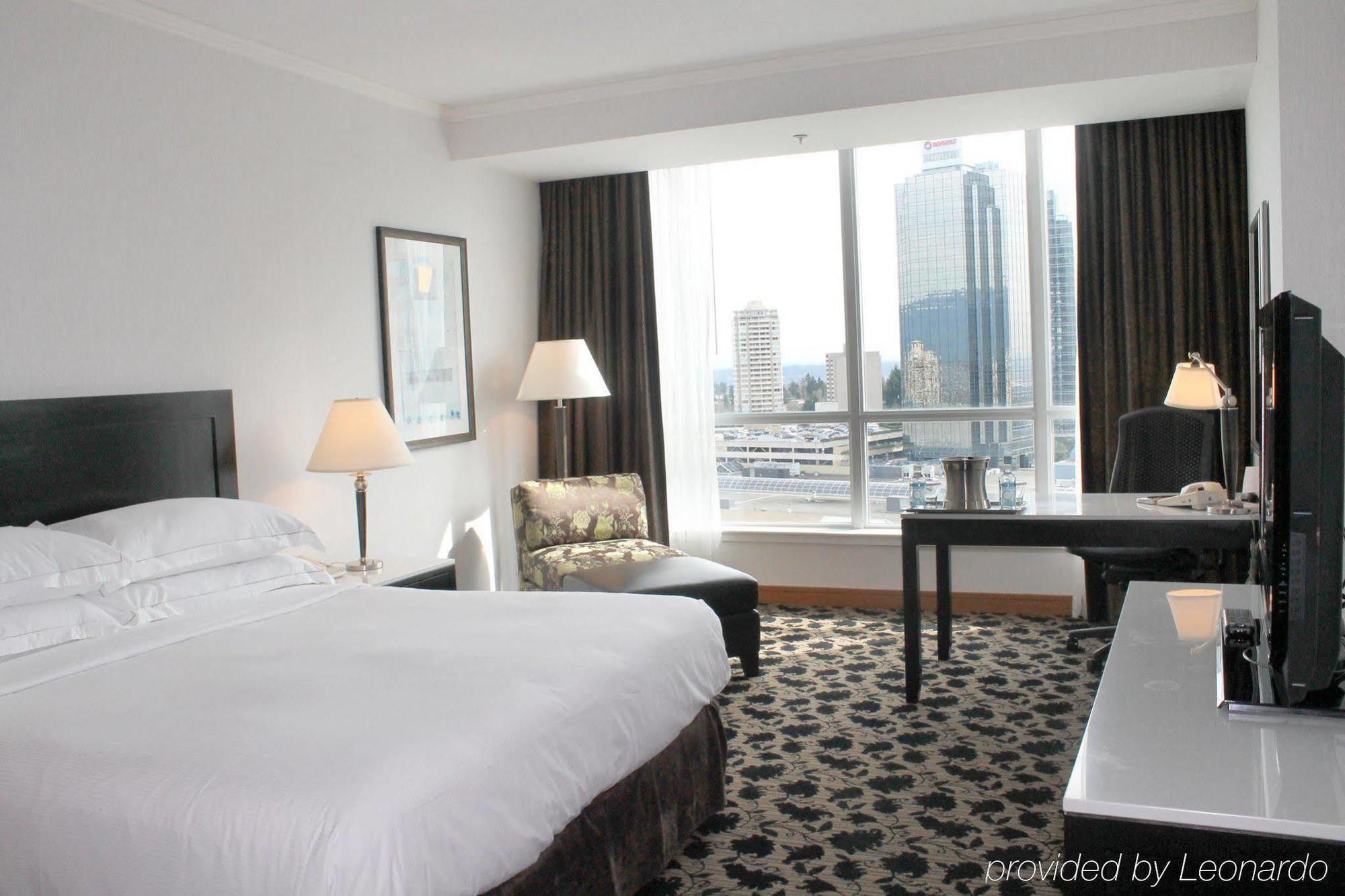 Hilton Vancouver Metrotown Hotel 4*