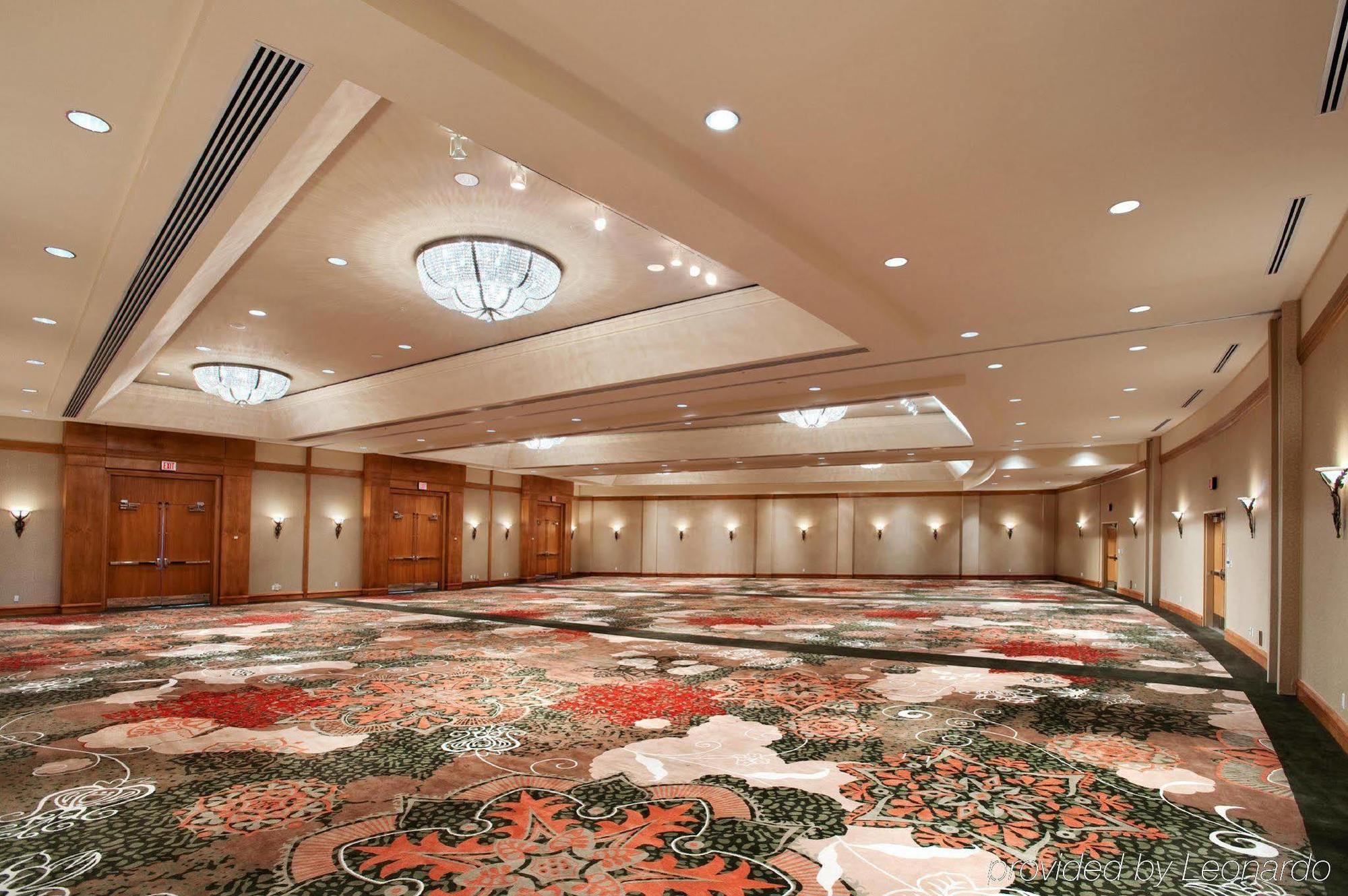 Hilton Vancouver Metrotown Hotel 4*