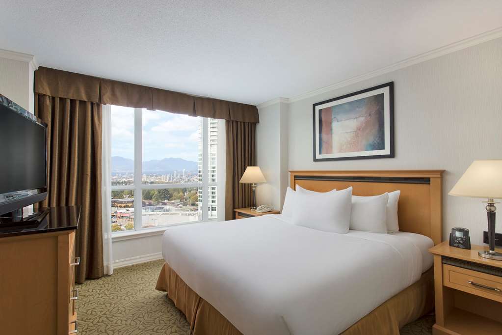 Hilton Vancouver Metrotown Hotel 4*
