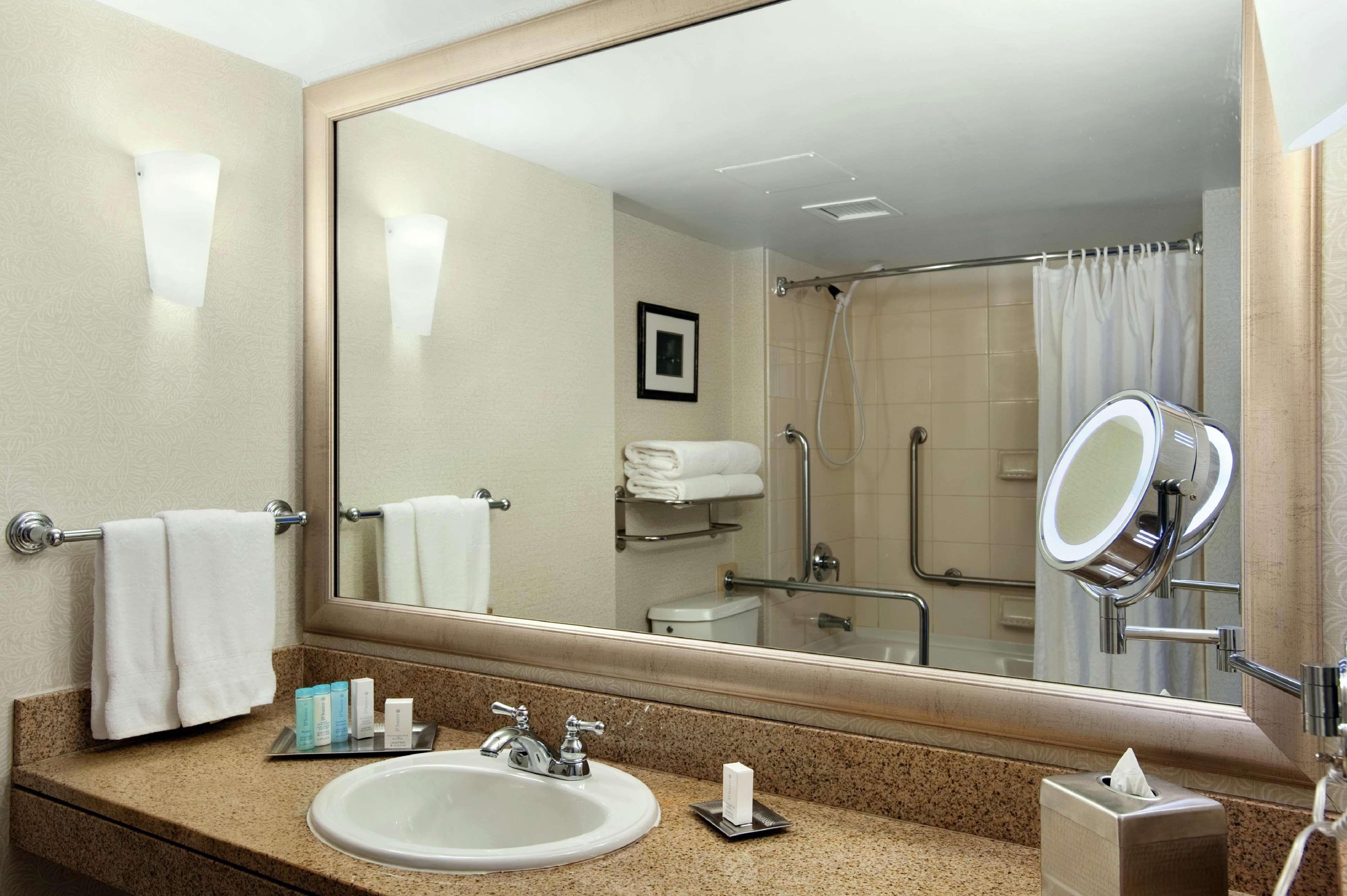Hotel Hilton Vancouver Metrotown 4*
