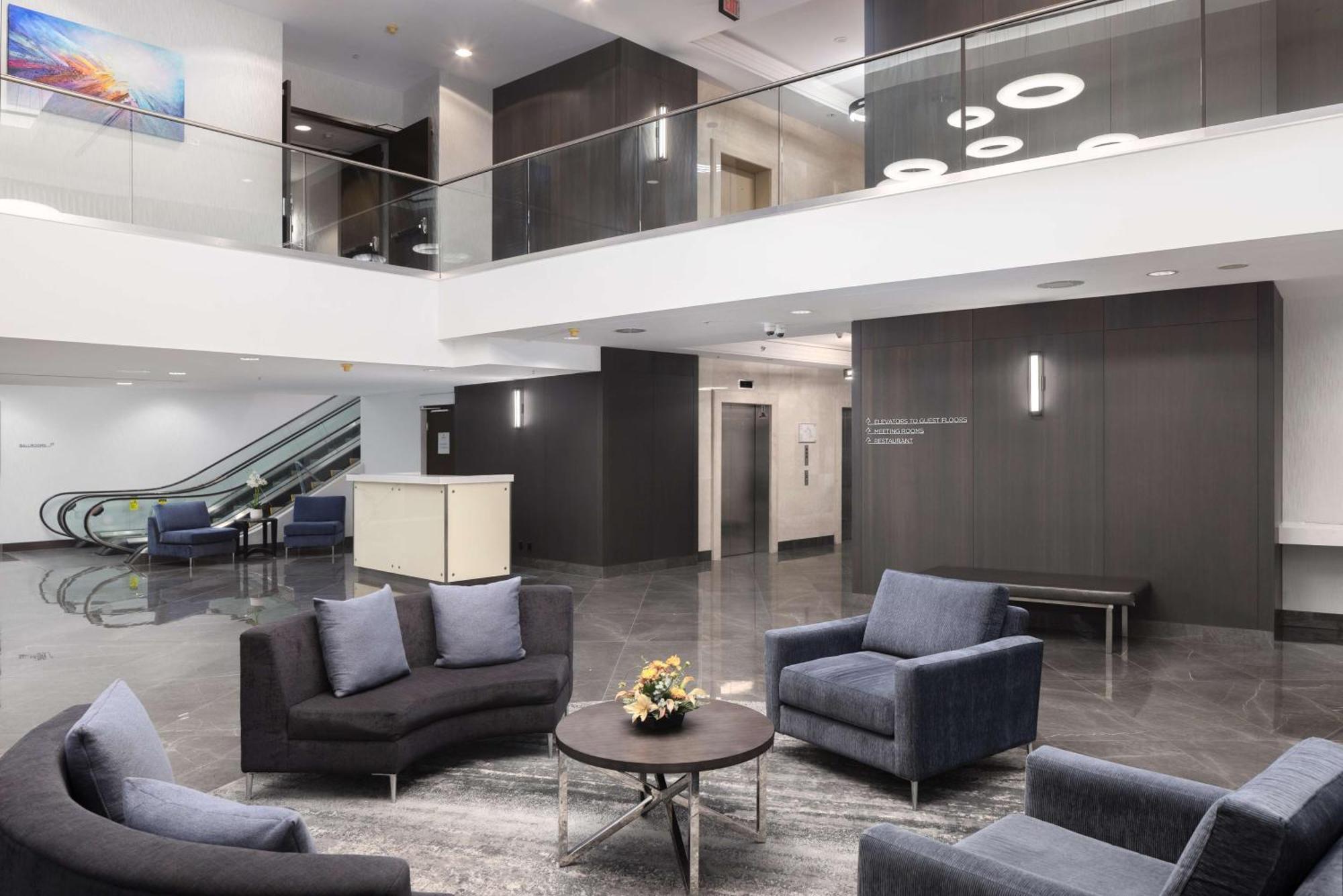 Hilton Vancouver Metrotown Hotel 4*